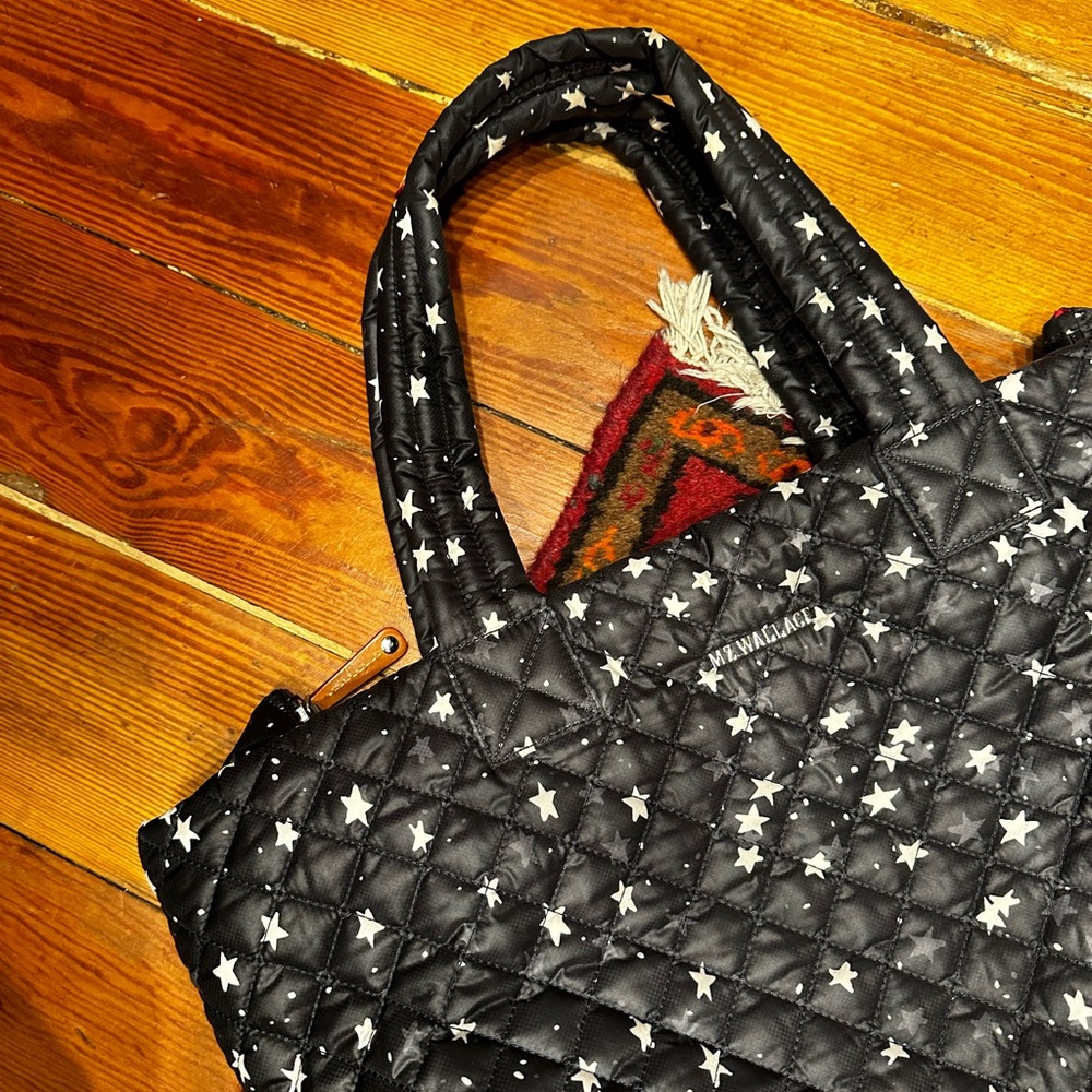 B&W STARS MZ WALLACE